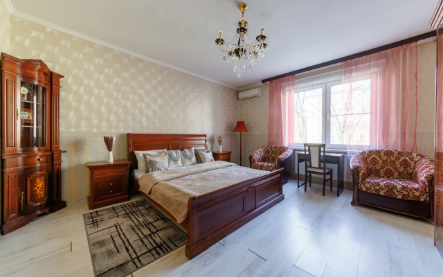 S 3 Spalnyami Na Moiseenko 5 - 8 Chelovek Apartments