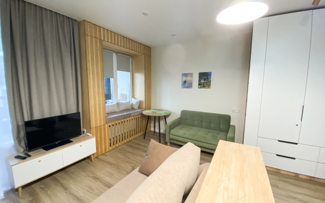 Uyutnaya studiya na beregu reki Kuznechikha Flat