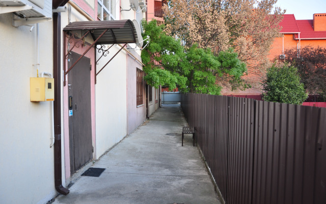 Апартаменты Трехкомнатная квартира на ул. Колхозной 112