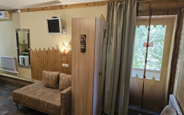 Lemon Joe Hotel