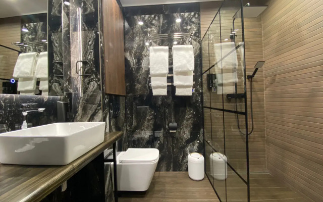 Royal Status Hotel