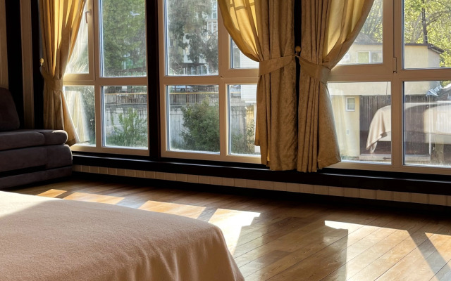 Chastny Kottedzh u reki Private house