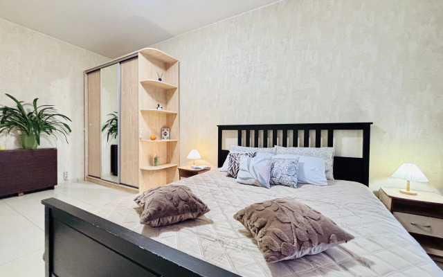 Квартира Двухкомнатная квартира у метро Обводный канал