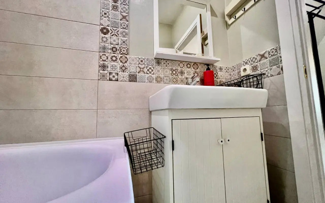 Квартира Уютная студия на Геологоразведчиков 44А