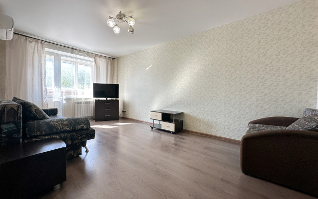 Квартира Двухкомнатная Тополиная 54