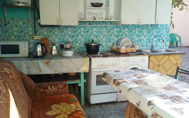 Yuzhny M Guest House