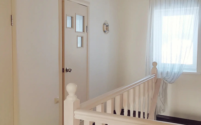 Частный дом на берегу моря с бассейном