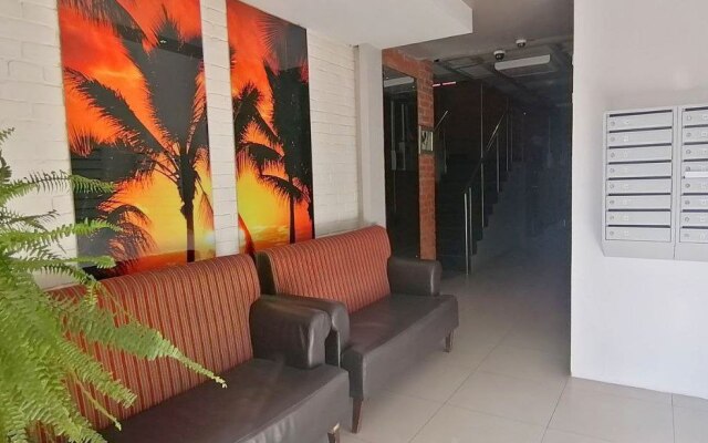 Guru c Laundzh Zonoj na Balkone Flat