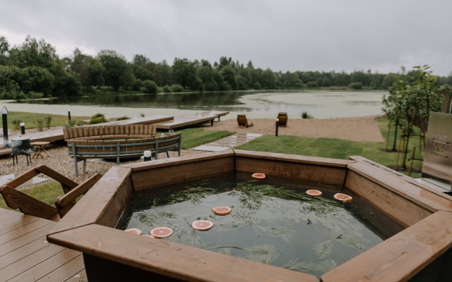 Dom i Ozero Private House
