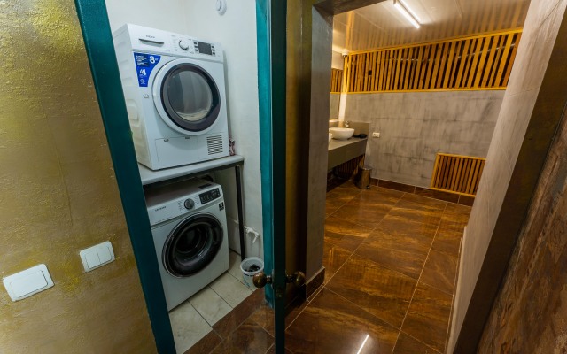 Even Hostel