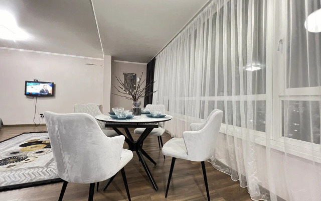 Na Ulitse Karyernaya 24 Flat