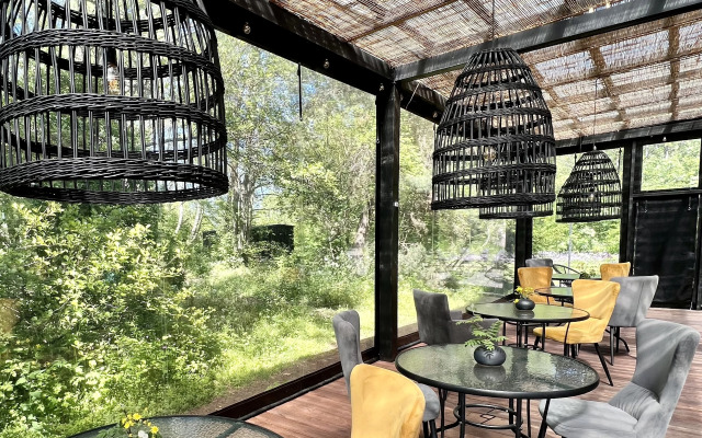 Поляна Глэмпинг, 1-я линия моря (12+)