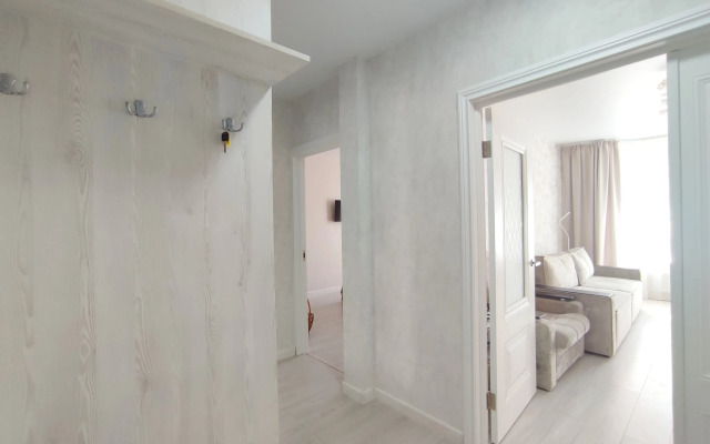 Ryadom S Naberezhnoy Flat