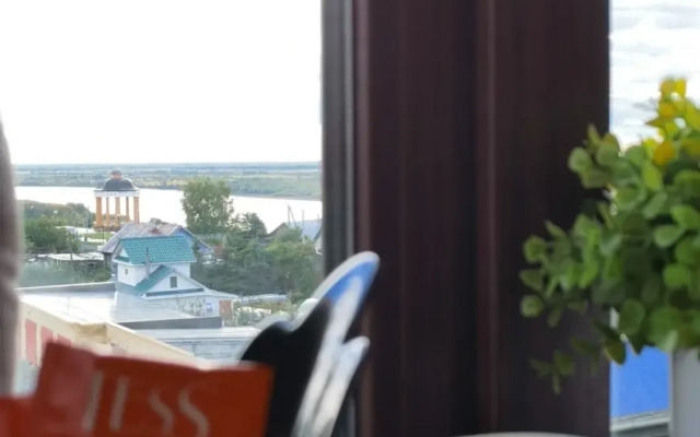 Квартира с Видом на Иртыш и Соборную Колокольню
