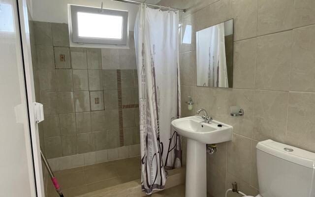 Trekhmestny S Sobstvennoy Vannoy Komnatoy Apartment