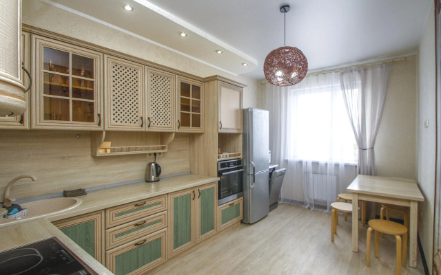 Апартаменты 2 комнатная квартира Крылова 38