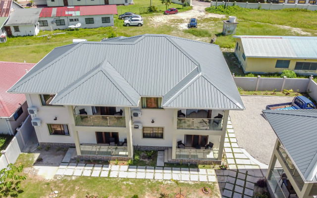 Yvon’s Tropical Villa Apartment hotel