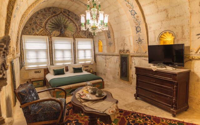 Solo Cave Suites Hotel