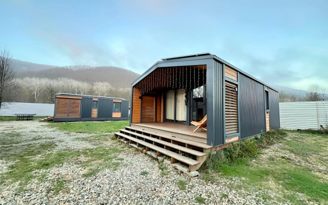 Частный дом Загородный комплекс на берегу реки с баней