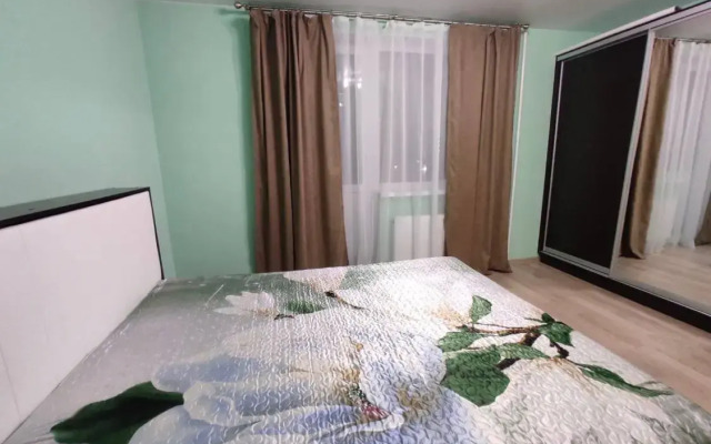 on Yekaterininskaya, 12 Apartament