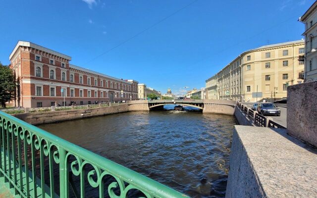 Квартира - студия в иcтoричeскoм цeнтре Санкт-Пeтеpбургa (4)