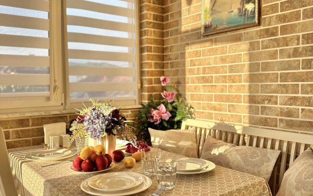 Na Nizhneimeretinskoy Ulitse 143 Flat