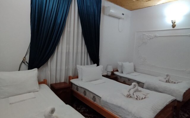 Parvina Hotel