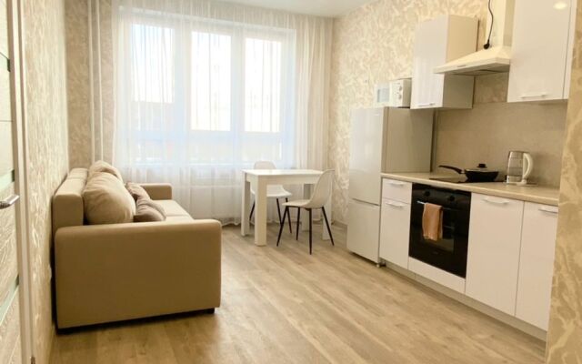 V Novo-Komarovo Flat
