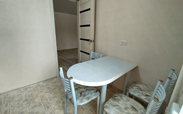 Na Sayanakh Vozle Respublikanskoy Bolnitsy Flat