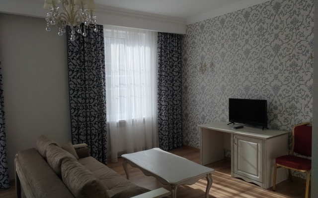 8 Avenyu Hotel