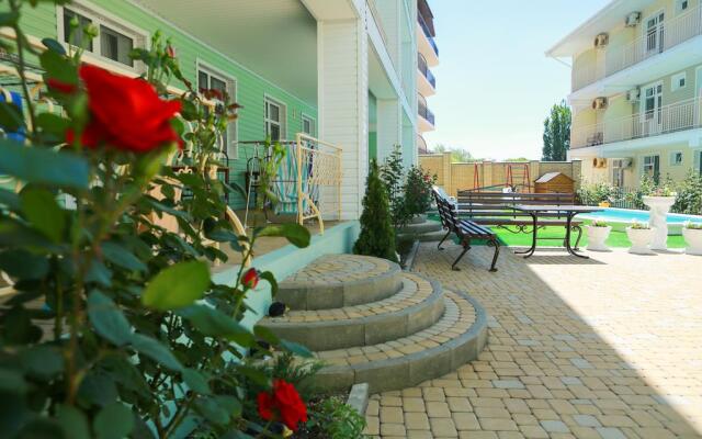Love Story Hotel