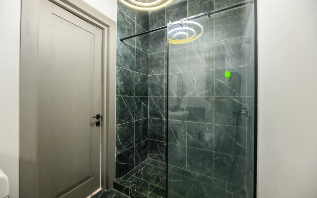 Ryadom s Arbatom i Megoy Flat