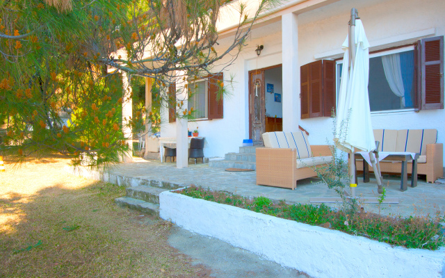 Barlee BeachFront House Metamorfosi Guest House