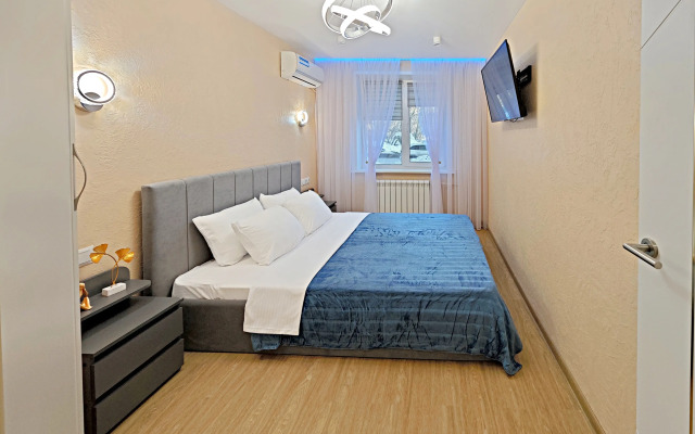 Dizaynerskie Tryokhkomnatnye Apartments