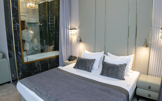 Отель Довгий