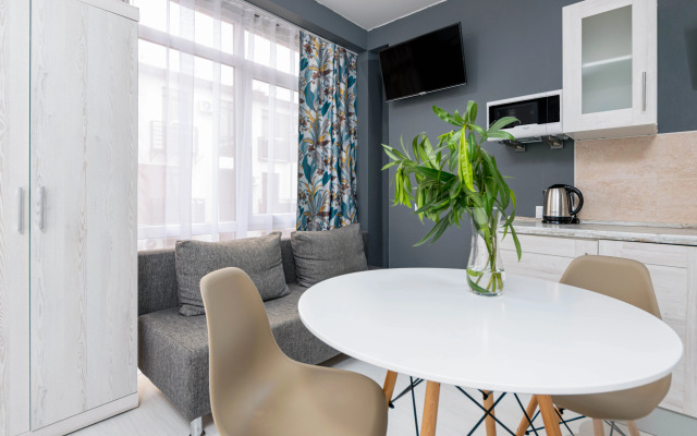 Stil'naya MORENT 25 kv. m na 7 etazhe v ZHK «Sorrento Park» Apartments