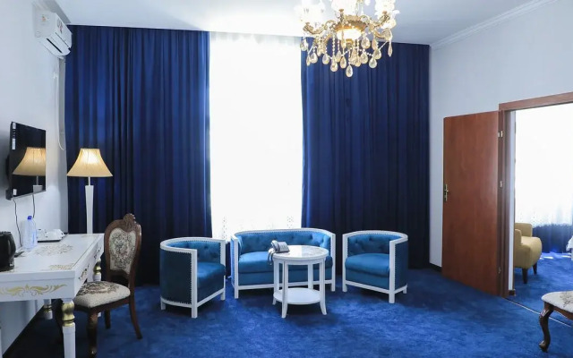 Отель Maqom Plaza