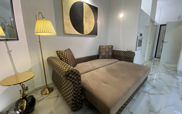 Апартаменты в современном стиле с камином