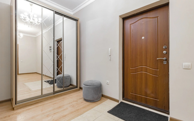 V Tsentre Goroda Ryadom S Bayterekom Apartments