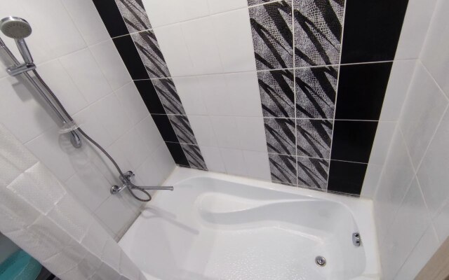 Nochnik na Solnechnom proyezde Flat