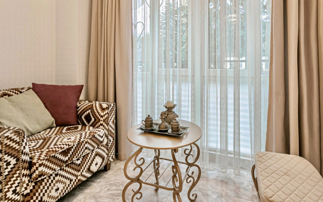 Квартира Двухкомнатная в Центре с Капитальным Ремонтом