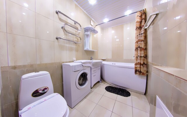 On Revolyutsionnoy 72 Apartments