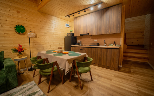 S Chastnoy Territoriey Na 4-5 Chelovek Green Aspen Private House
