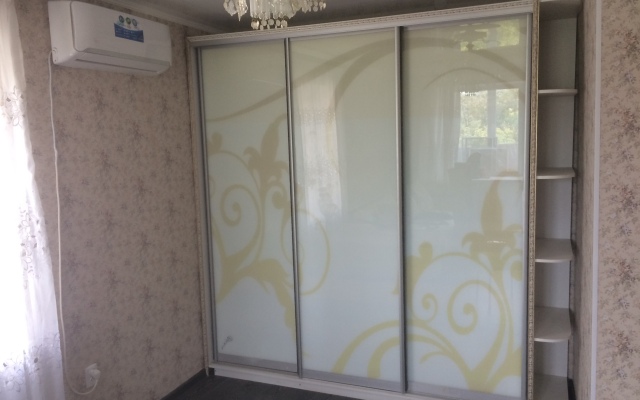 Uyutnaya V Tsentre Goroda Shakhty Flat