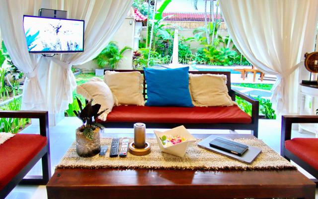 White 3BR in Seminyak Villa