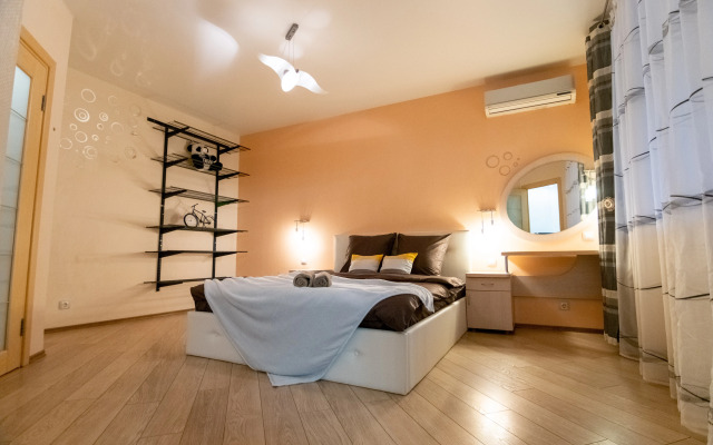 V Tikhom Ukhozhennom Rayone Apartments