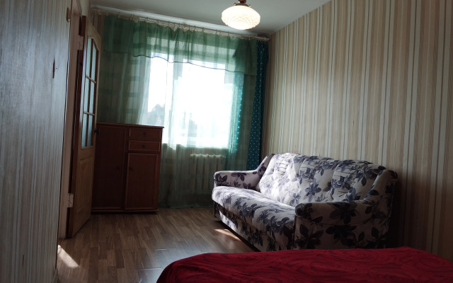 U Zh/d i Avto Vokzalov. Tsentr. 8mi Mestnye Apartments