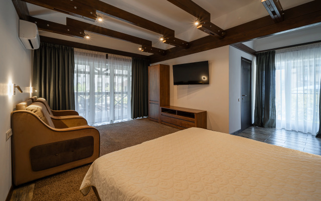 Esto-Sadok Private house