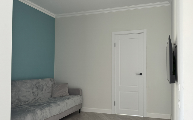 S Panoramnym Ostekleniem I Dizaynerskim Remontom Flat
