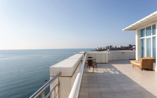 Квартира трехкомнатная с видом на море